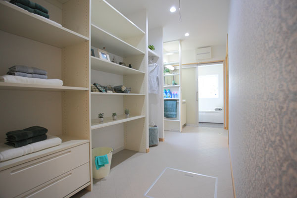 ローン0円住宅：広々とした洗面・収納スペース